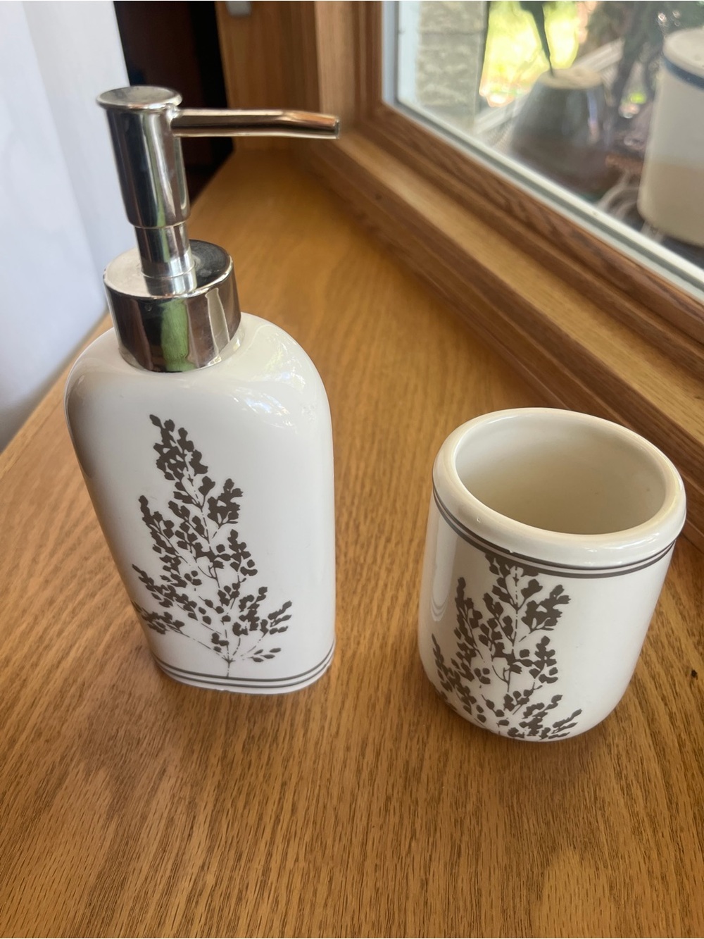 Ceramic Botanical Fern Print Soap Dispenser and Tumbler Bathroom Set. Two-piece